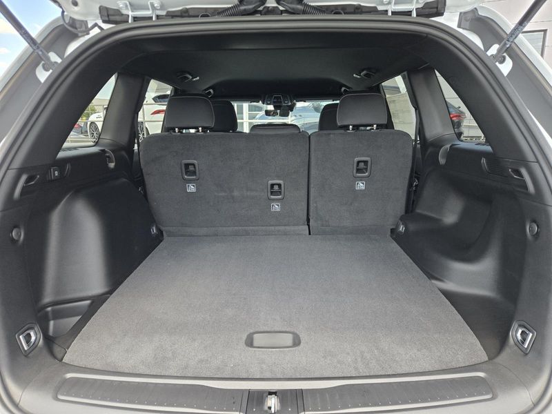 New 2026 Jeep Grand Cherokee Laredo 4x2