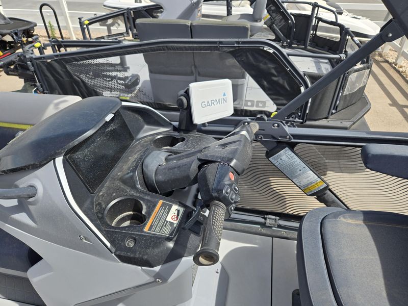 NEW 2026 SEADOO SWITCH CRUISE LIMITED 21 300HP DOUBLE BIMINI WITH GALVANIZED TRAILER Image 12