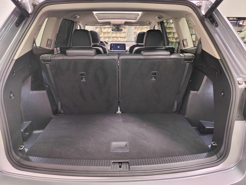 Used 2025 Volkswagen Atlas SEL Premium AWD R-Line w/Sunroof/NavImage 17