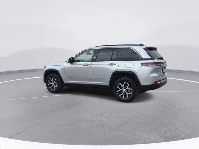 New 2024 Jeep Grand Cherokee Limited 4x4Image 6