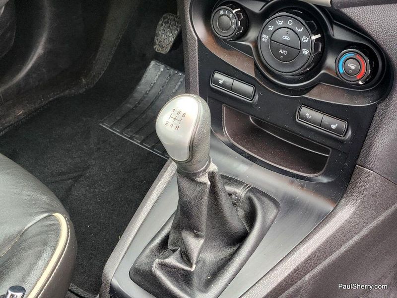 2011 Ford Fiesta SESImage 4