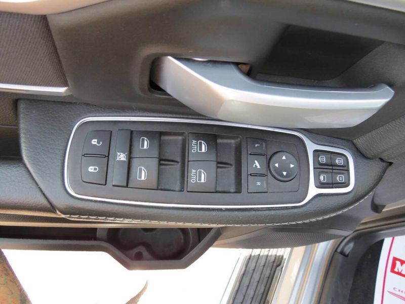 2024 RAM 2500 Big Horn 4x4 4dr Crew Cab 6.3 ft. SB PickupImage 9