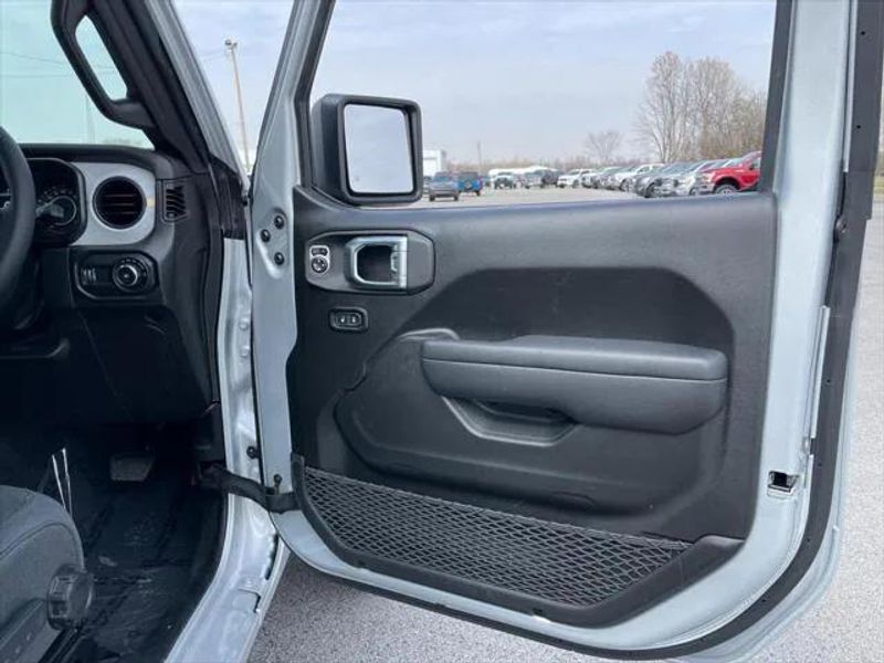 2024 Jeep Wrangler Unlimited Sport RHD photo 10