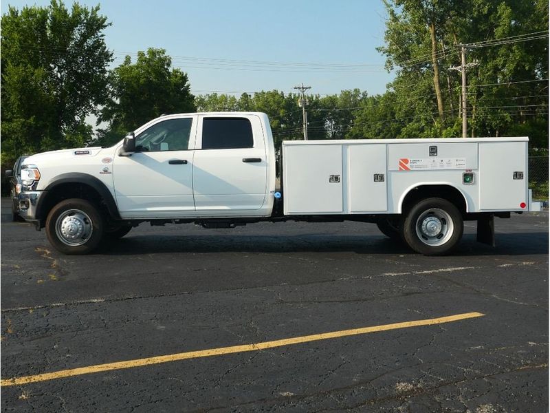 2024 RAM 5500 Tradesman Chassis Crew Cab 4x4 84