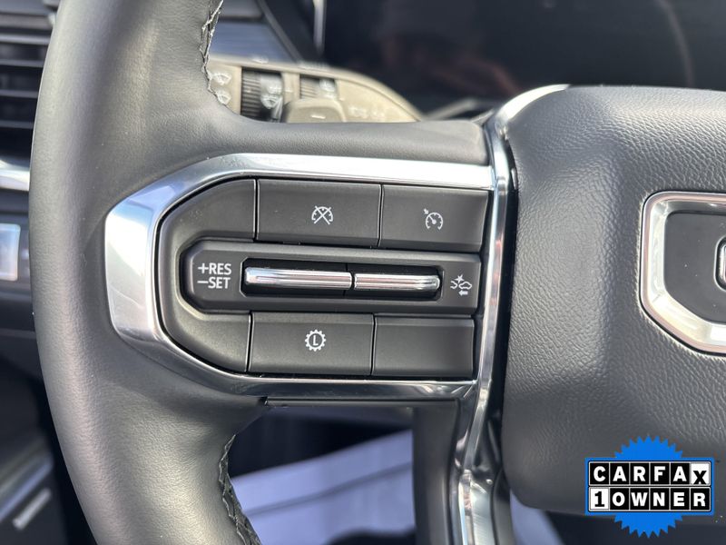 Used 2025 GMC Acadia FWD ElevationImage 31