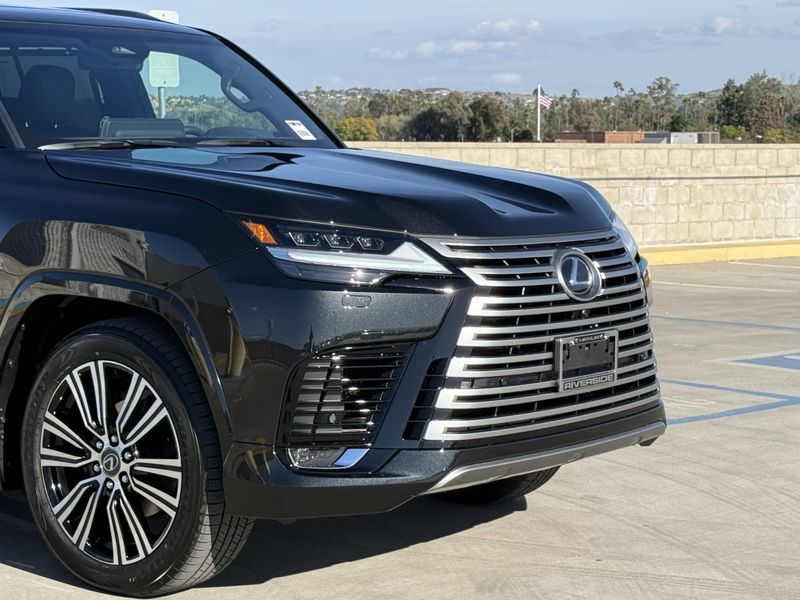 New 2026 Lexus LX 700h LuxuryImage 3