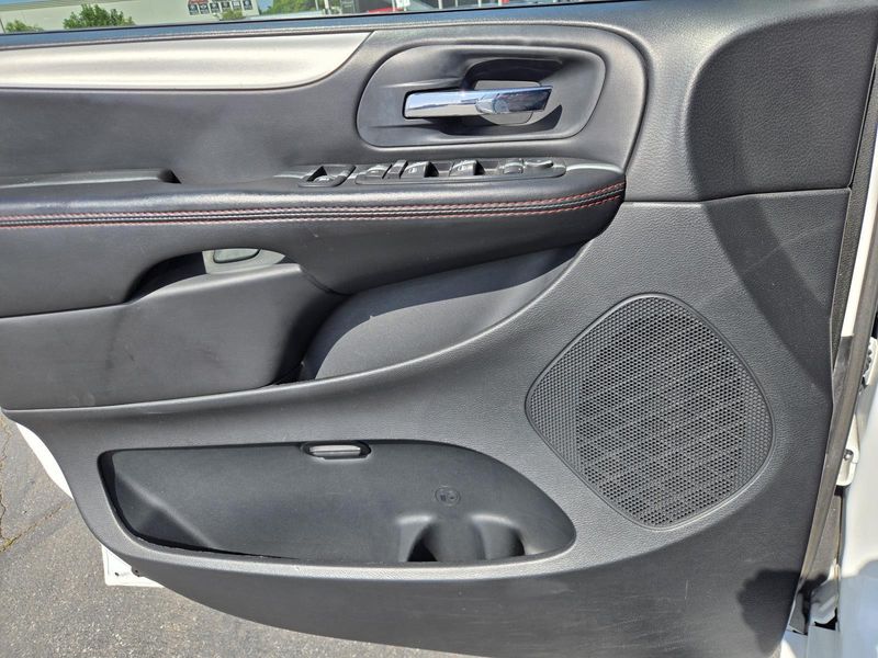 Used 2014 Dodge Grand Caravan 4dr Wgn R/T