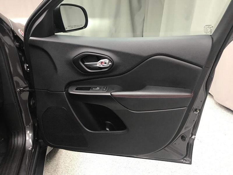 Used 2022 Jeep Cherokee TrailhawkImage 17