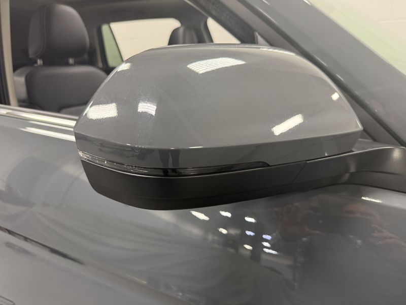 Used 2025 Volkswagen Atlas SE AWD w/Technology & SunroofImage 26