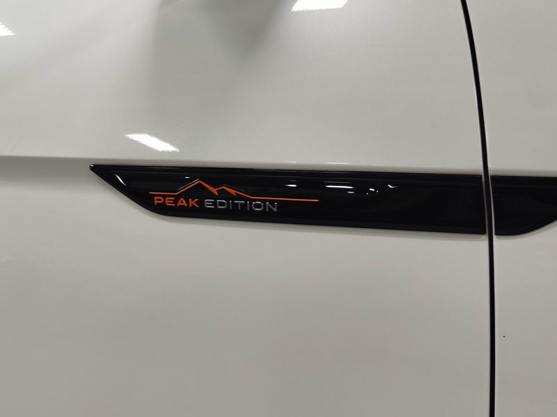 Used 2024 Volkswagen Atlas AWD Peak Edition SEL w/Sunroof/NavImage 4