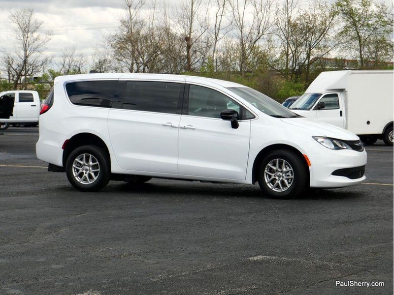 2025 Chrysler Voyager LXImage 35