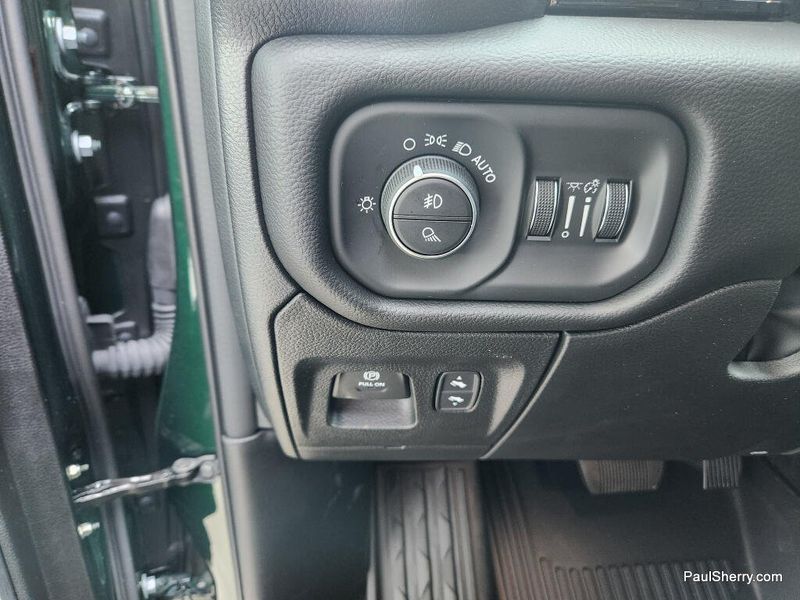 New 2026 RAM 1500 Laramie Crew Cab 4x4 5'7' Box