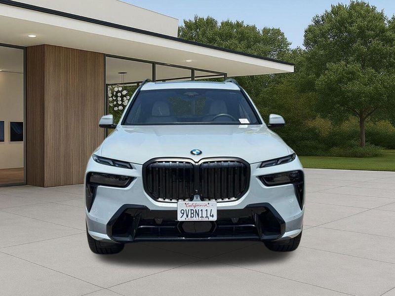 Used 2026 BMW X7 xDrive40iImage 3