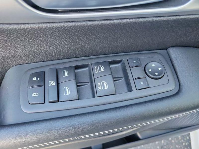 New 2023 Chrysler Pacifica Plug-in Hybrid Touring L