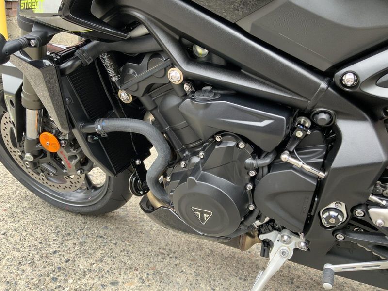 2025 Triumph Street Triple 765 RS