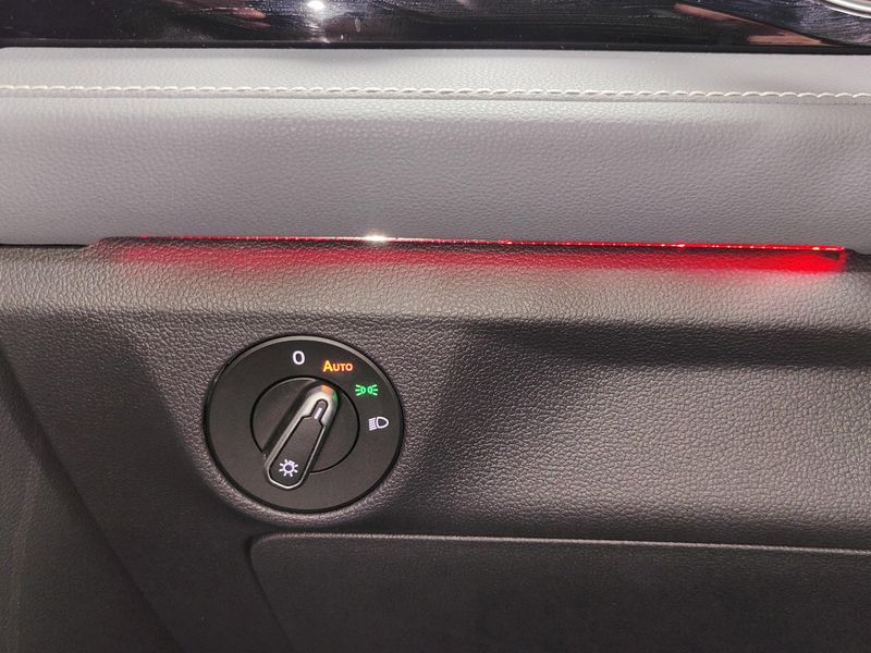 Used 2025 Volkswagen Jetta SEL w/Sunroof & NavigationImage 26