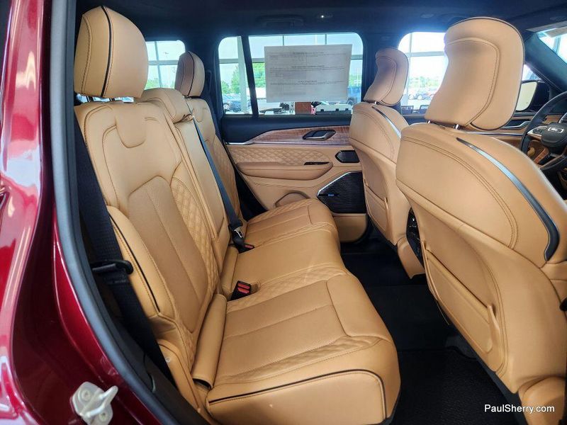 New 2025 Jeep Grand Cherokee Summit Reserve 4x4Image 38