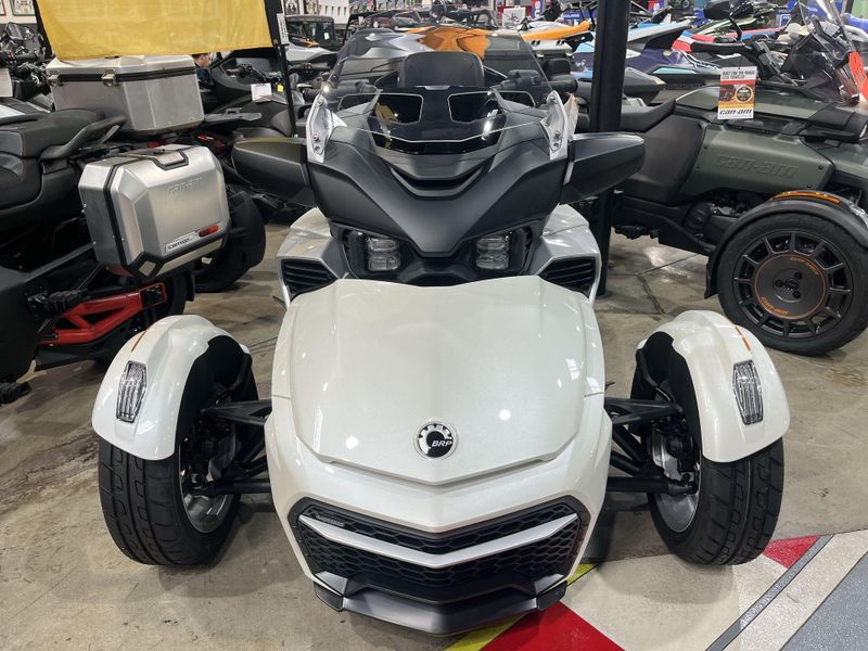 New 2026 Can-Am SPYDER F3 LIMITED (SE6) Image 16