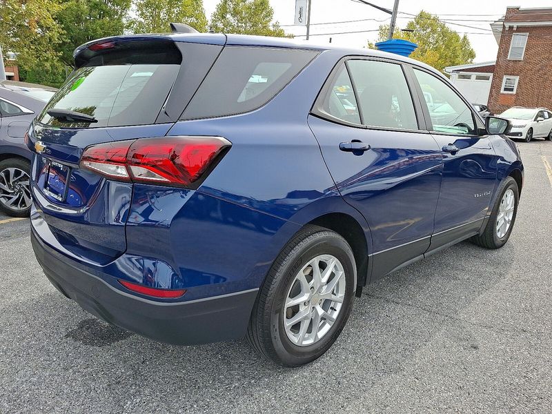 2022 Chevrolet Equinox LS photo 4