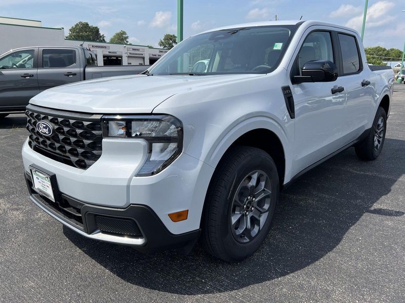 2025 Ford Maverick XLT photo 3