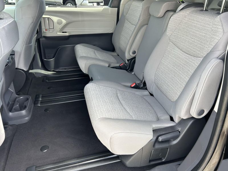 2023 Toyota Sienna LEImage 17