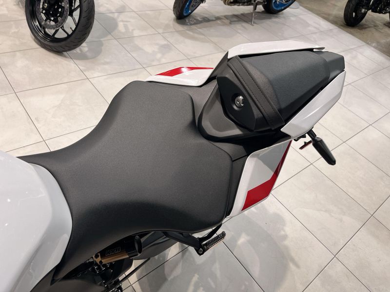 New 2025 Yamaha YZF-R9 Image 15