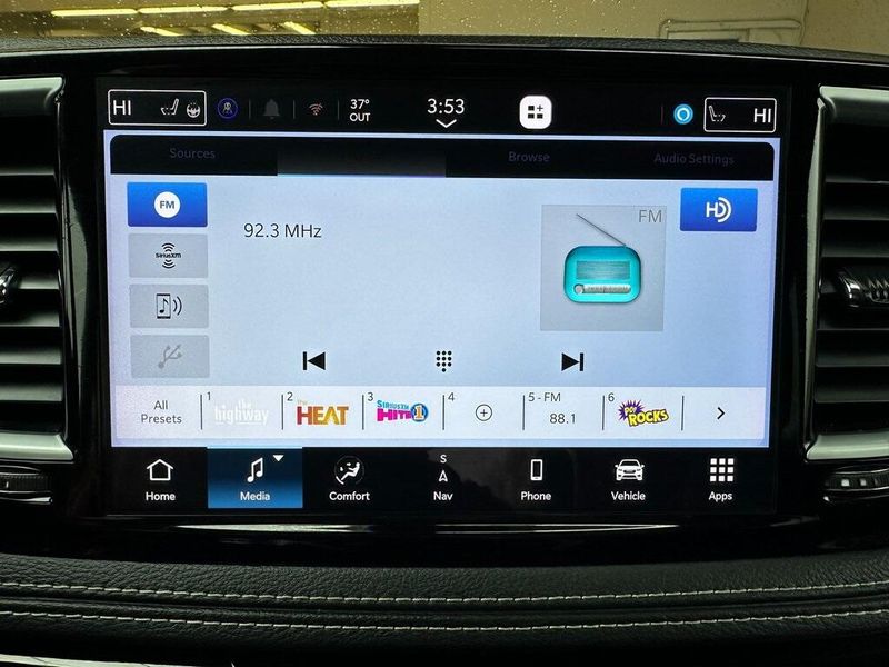 2023 Chrysler Pacifica LimitedImage 5