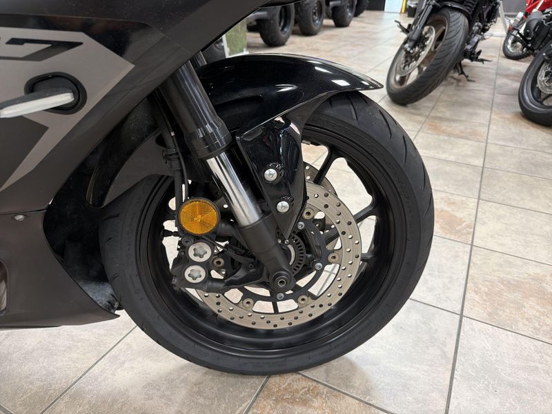 Used 2025 Yamaha YZF-R7 CA Image 19