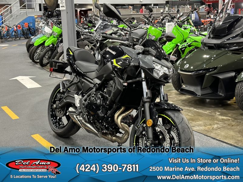 2024 Kawasaki ER650PRFNL-GY2  in a METALLIC MATTE DARK GRAY/METALLIC SPARK BLACK exterior color. Del Amo Motorsports of Redondo Beach (424) 304-1660 delamomotorsports.com 