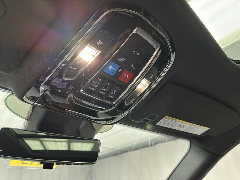 Used 2023 Jeep Grand Cherokee OverlandImage 11