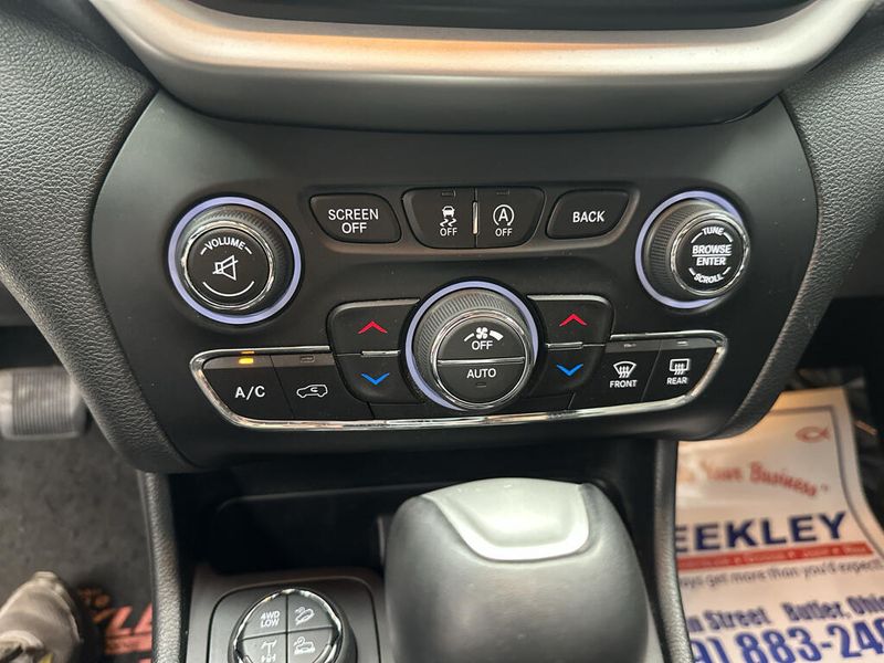 Used 2018 Jeep Cherokee TrailhawkImage 15
