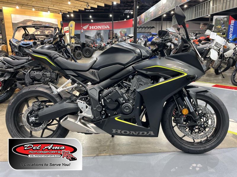 New 2026 Honda CBR650R E-CLUTCH Image 1