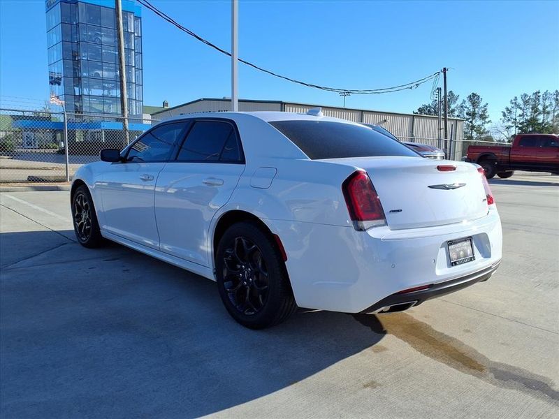 Used 2023 Chrysler 300 TouringImage 10