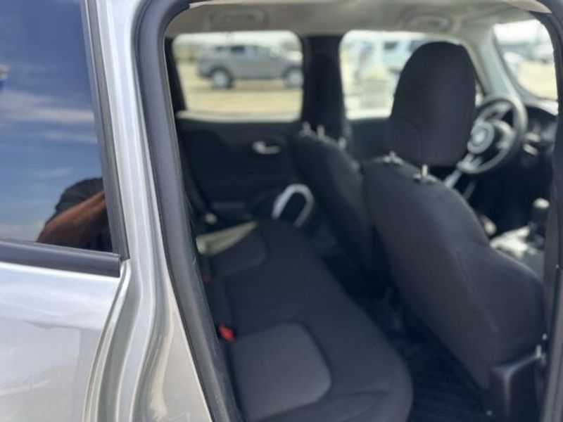 Used 2018 Jeep Renegade SportImage 12