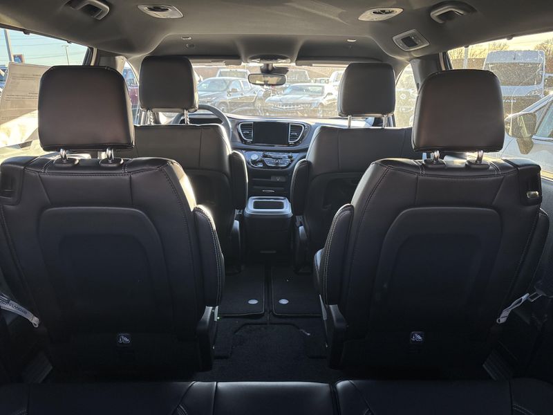 New 2026 Chrysler Pacifica SelectImage 11