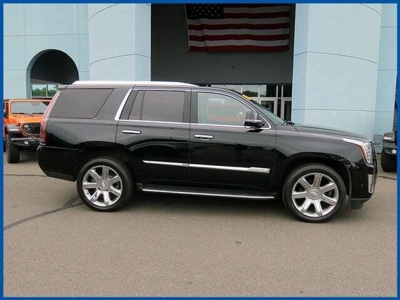 2020 Cadillac Escalade Premium LuxuryImage 2