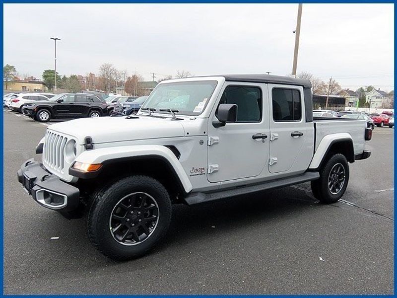 2023 Jeep Gladiator OverlandImage 2