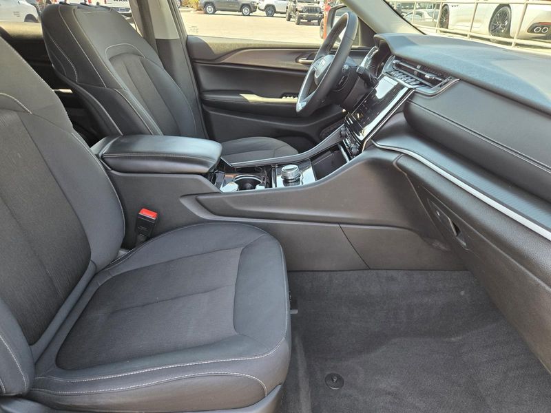 Used 2023 Jeep Grand Cherokee L Laredo 4x2