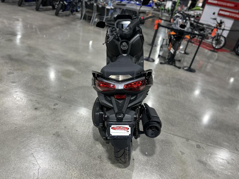 2025 Yamaha Xmax Image 4