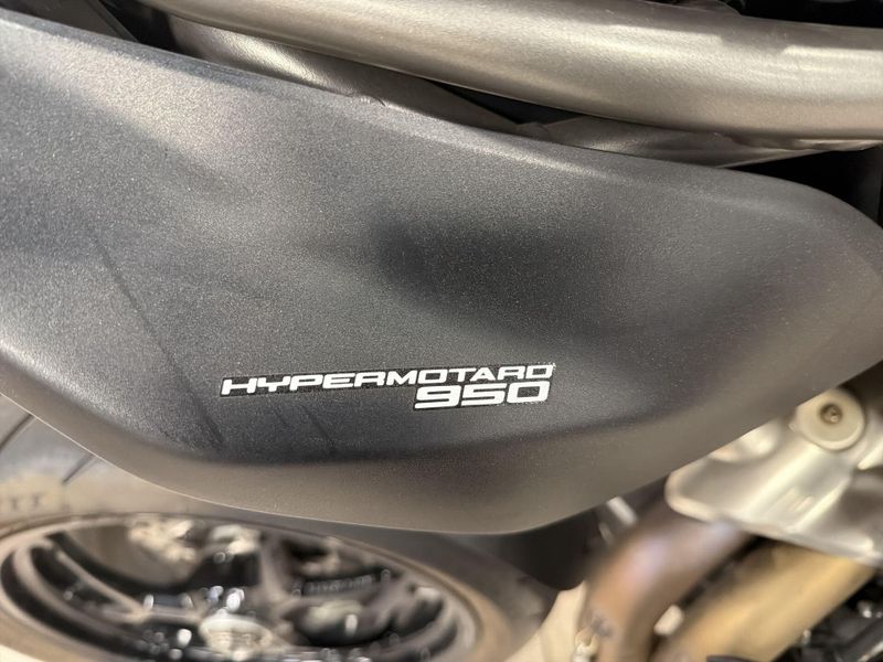 Used 2020 Ducati HYPERMOTARD 950 Image 27