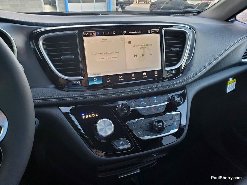 New 2026 Chrysler Pacifica Select