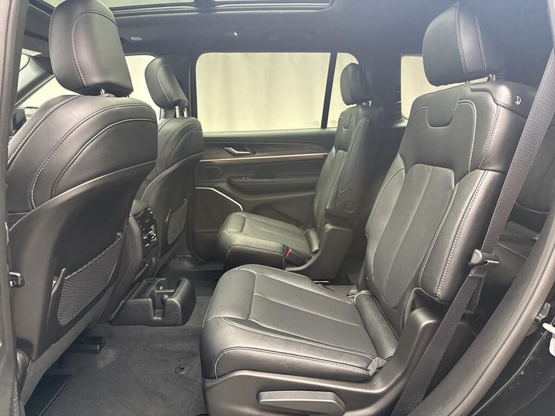 New 2027 Jeep Grand Cherokee L Limited Reserve 4x4Image 12