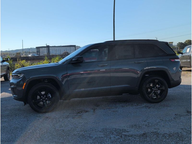 New 2027 Jeep Grand Cherokee Limited 4x4Image 2