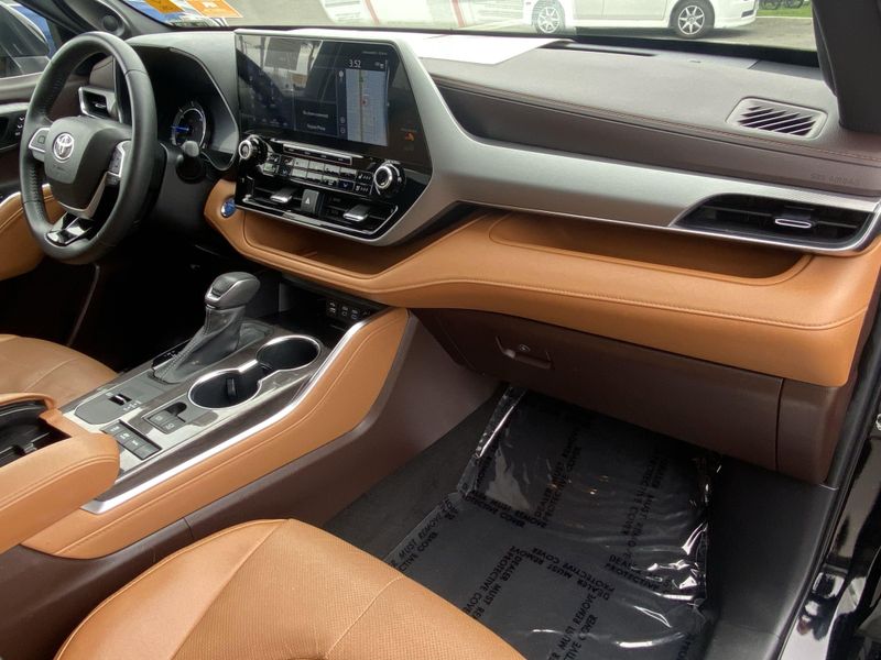 2022 Toyota Highlander PlatinumImage 11