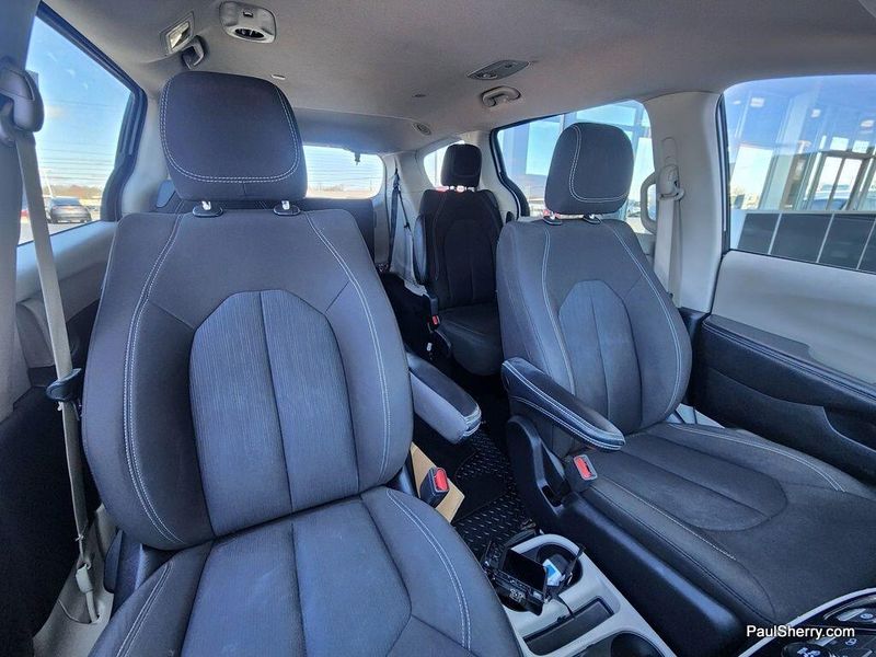 2022 Chrysler Voyager LXImage 36