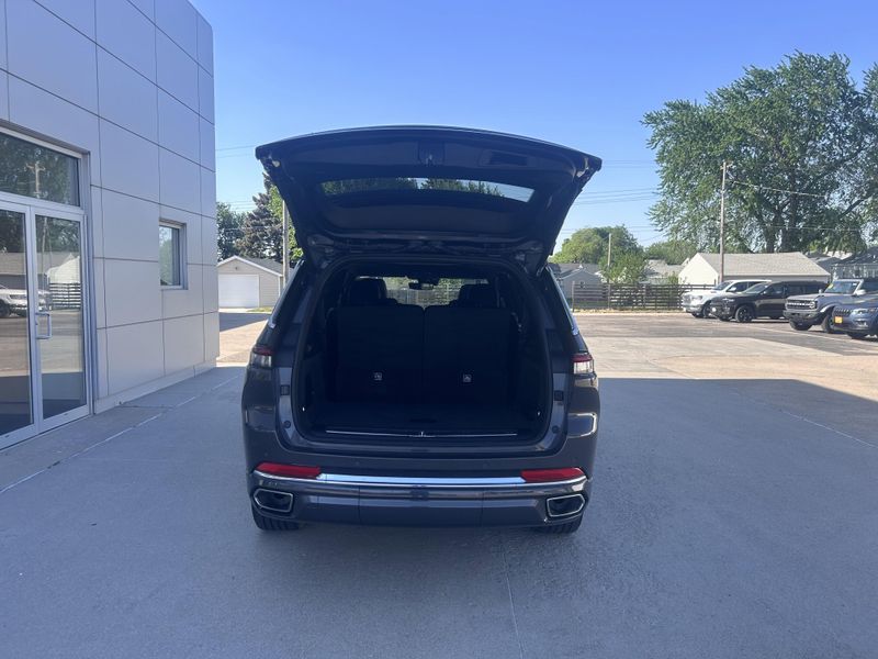 2023 Jeep Grand Cherokee L OverlandImage 6