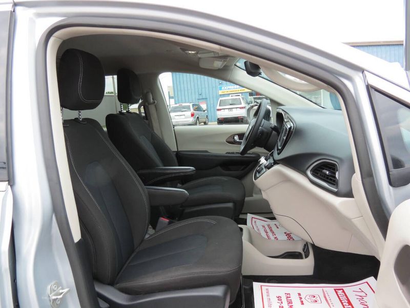 2023 Chrysler Voyager LX 4dr Mini VanImage 24
