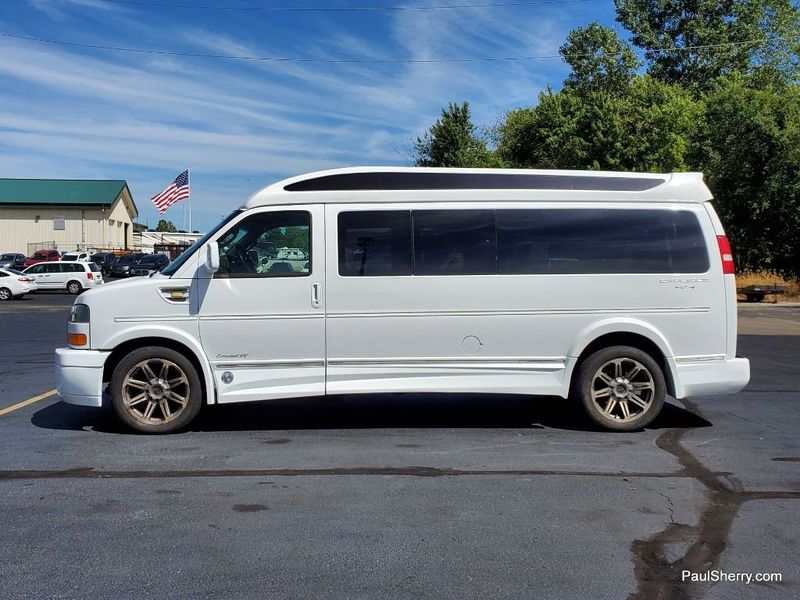 2018 GMC Savana 2500 Image 2