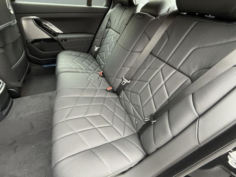 2025 BMW i7 eDrive50Image 27