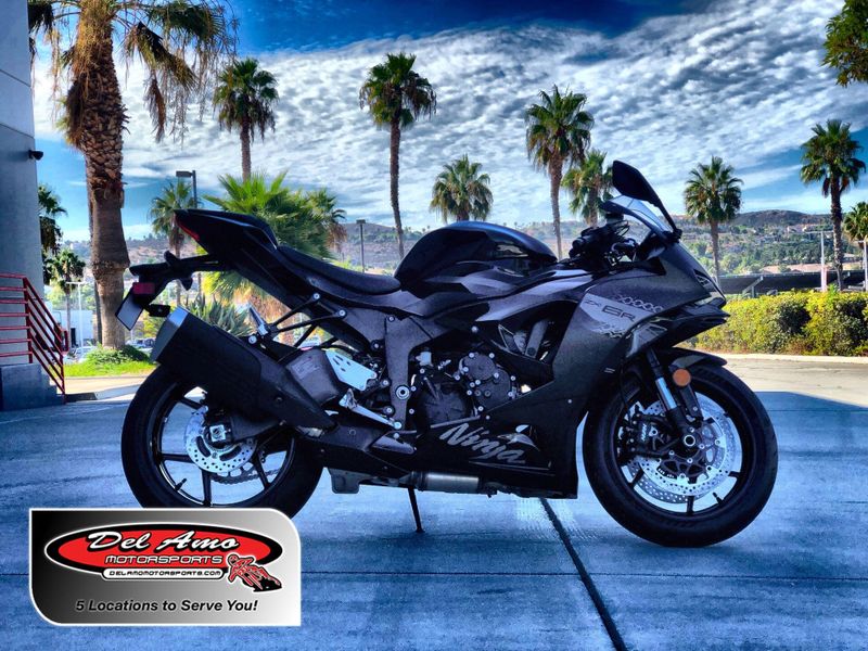 New 2027 Kawasaki NINJA ZX-6R Image 1
